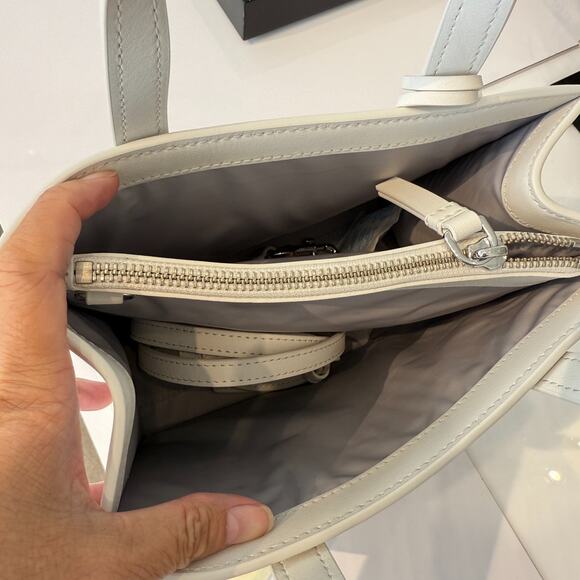 Limited ‼️Marc Jacobs x ‘The Wizard of Oz’ Mini Grind Leather Tote - Picture 5 of 7